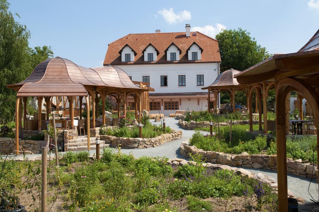Babiccina Zahrada Penzion & Restaurant Prŭhonice Luaran gambar