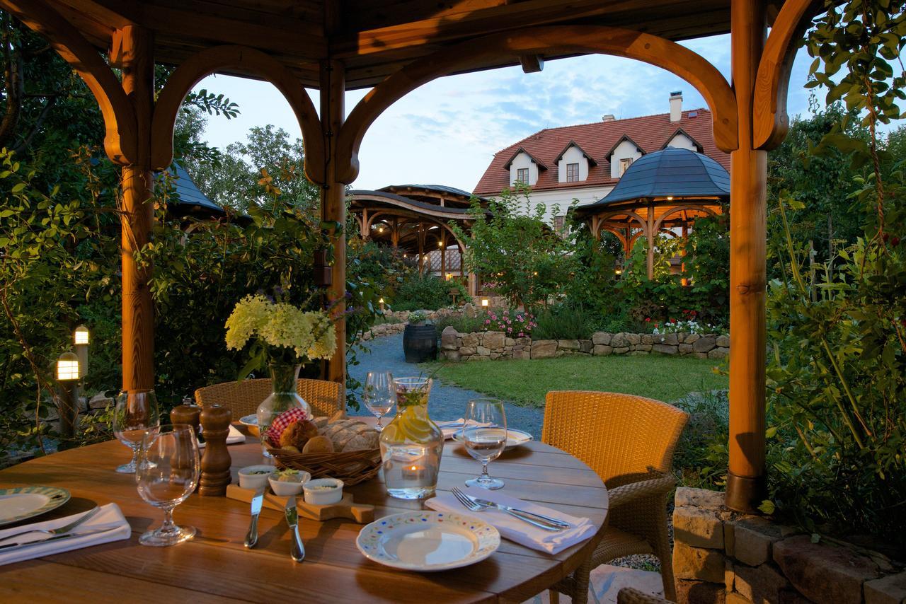 Babiccina Zahrada Penzion & Restaurant Prŭhonice Luaran gambar