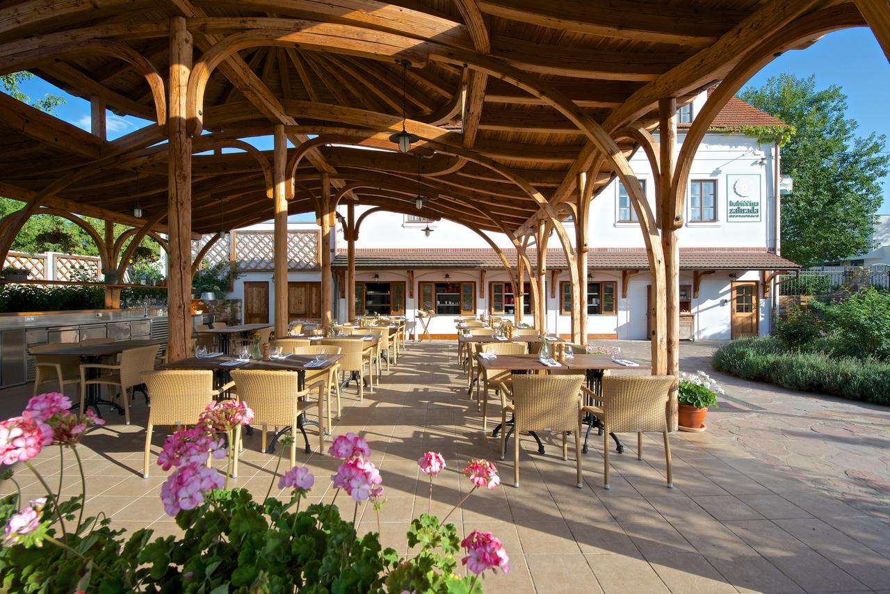 Babiccina Zahrada Penzion & Restaurant Prŭhonice Luaran gambar